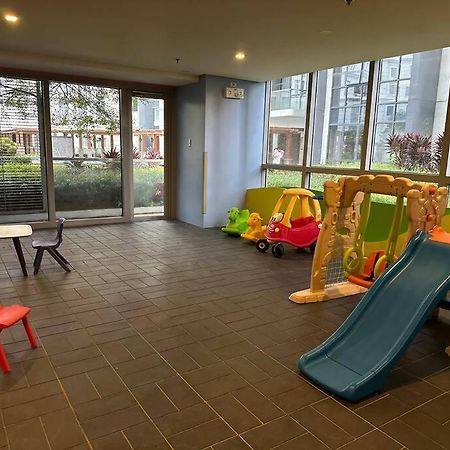 Airport Naia Terminal 3 Insane Interior Apartment Manila Exterior photo