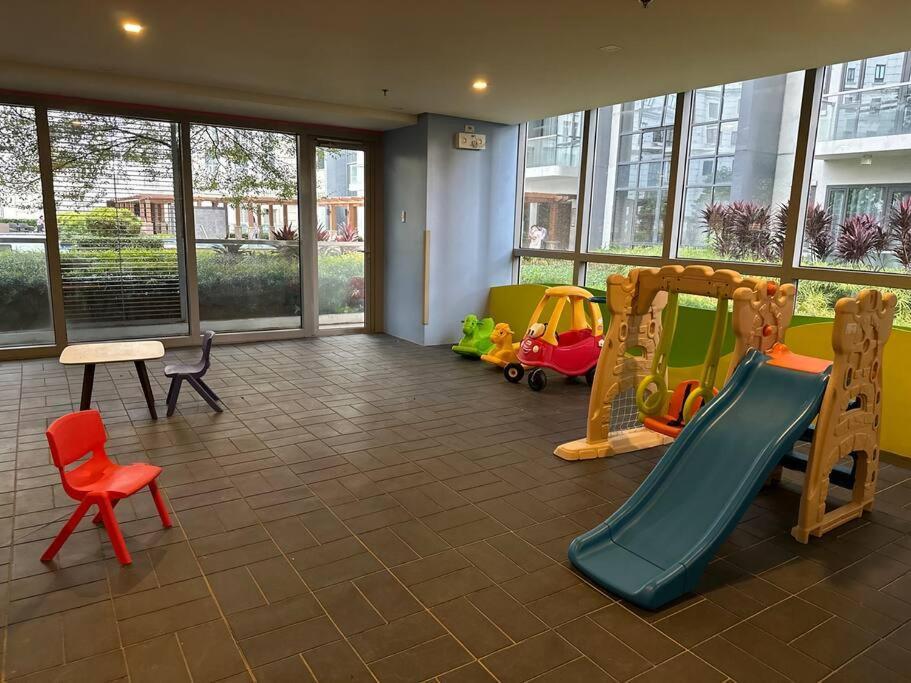 Airport Naia Terminal 3 Insane Interior Apartment Manila Exterior photo