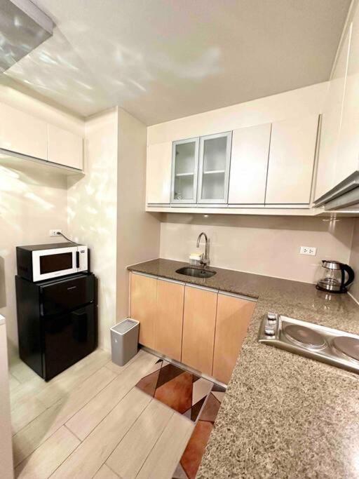 Airport Naia Terminal 3 Insane Interior Apartment Manila Exterior photo