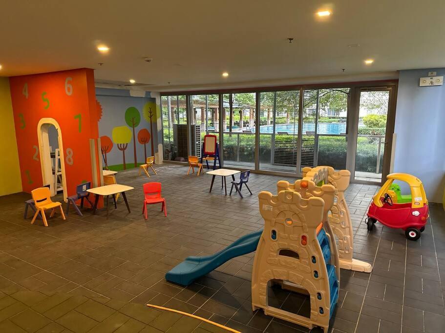 Airport Naia Terminal 3 Insane Interior Apartment Manila Exterior photo